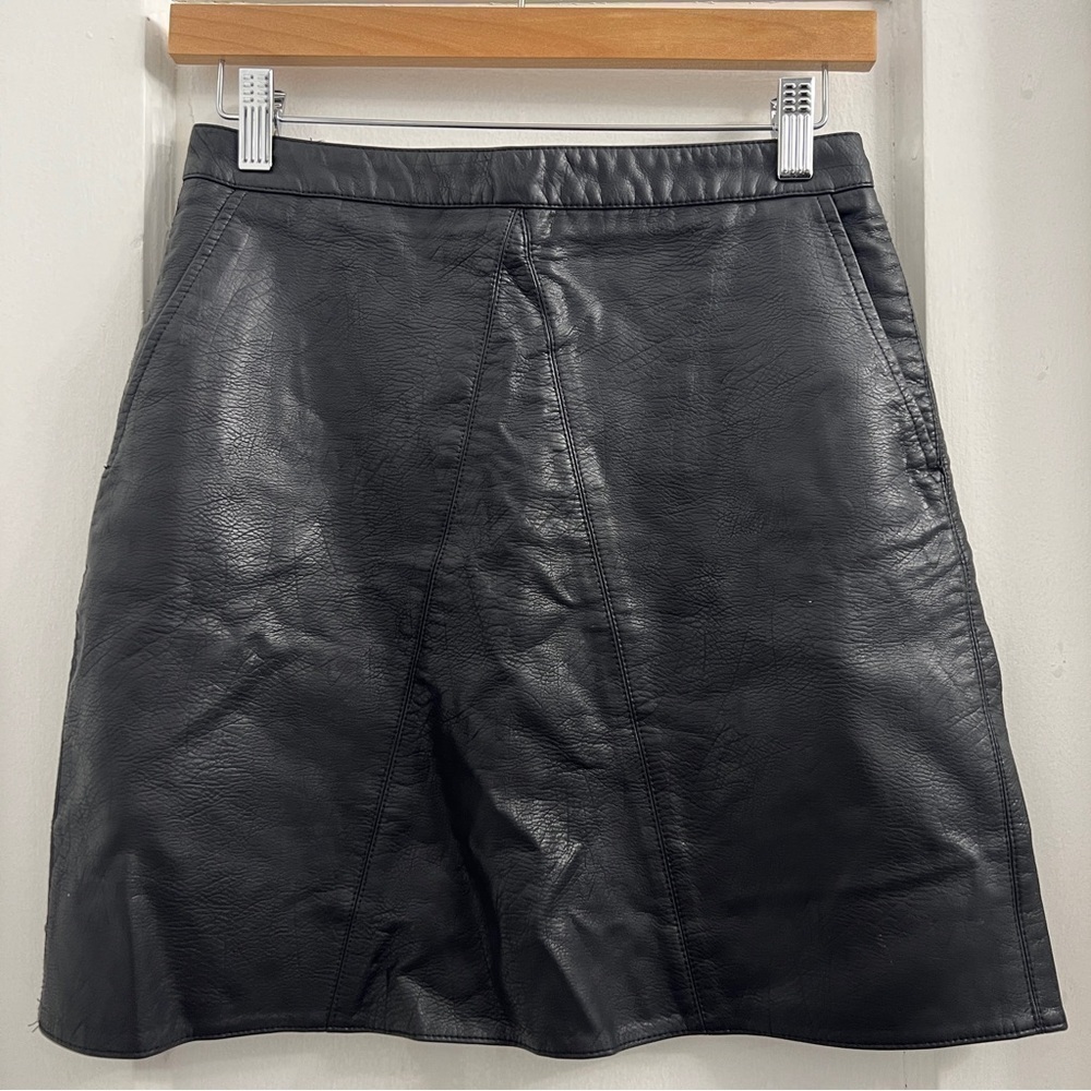 Zara Basics Black Leather Mini Skirt size Small‎